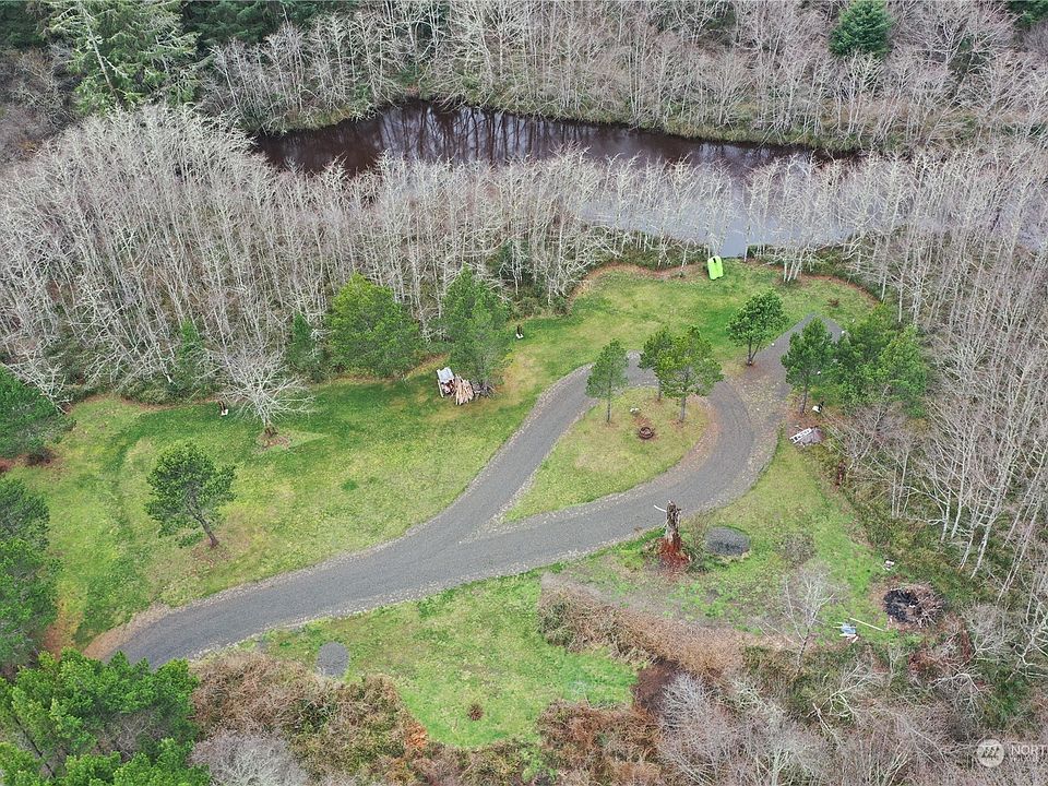 1st image of 180 Pleasant Drive W
