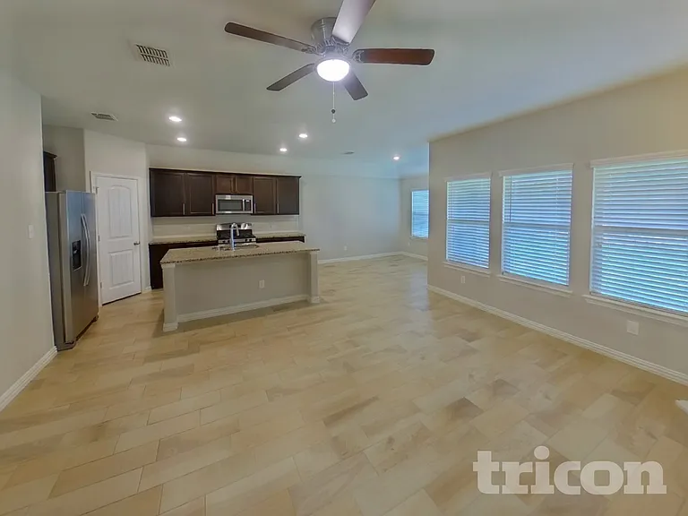 810 Silverbell St — Photo 3