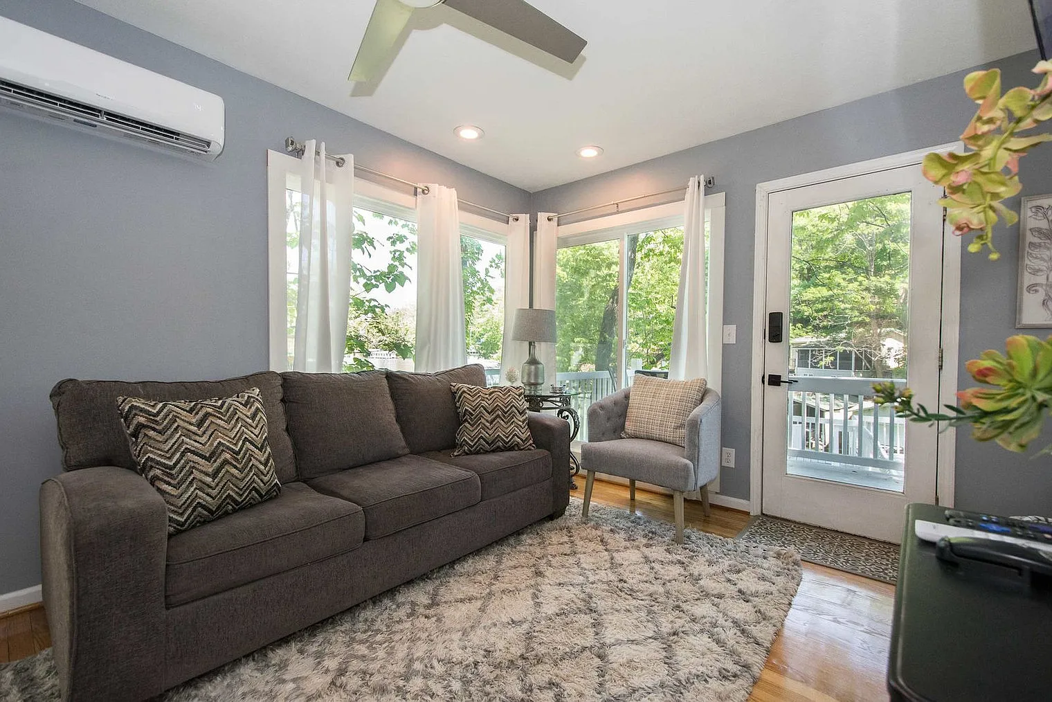 1 bed, 1.0 bath, 495 sqft, $3,658 — Photo 2