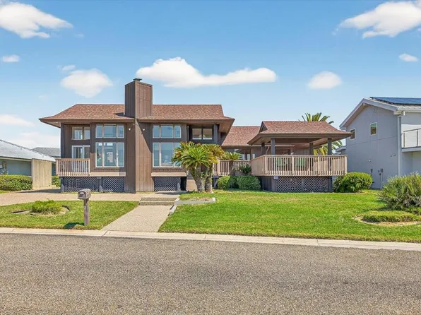 13 Finisterre St, Rockport, TX 78382