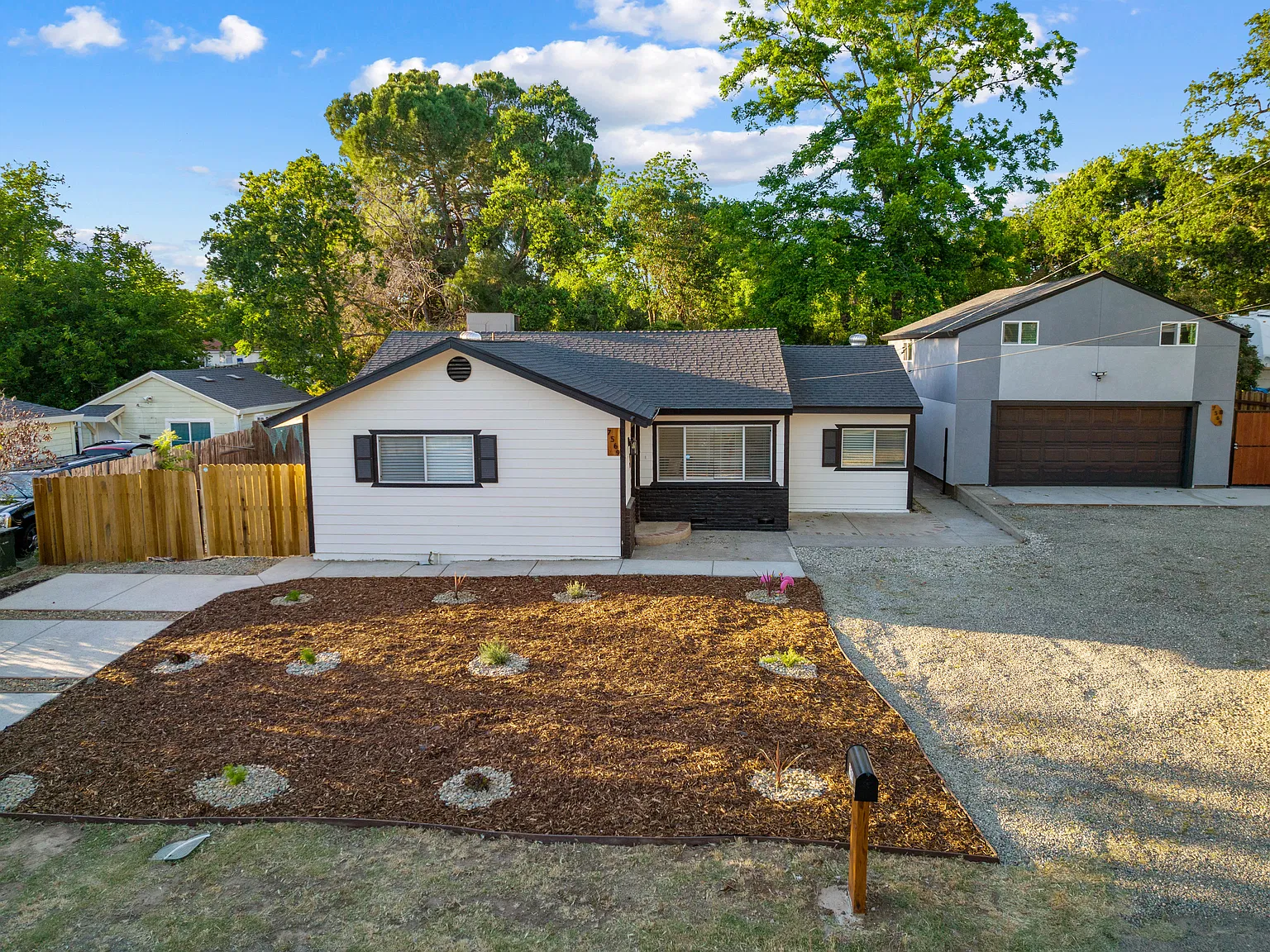 3 bed, 1.5 bath, 1343 sqft, $3,498 — Photo 2