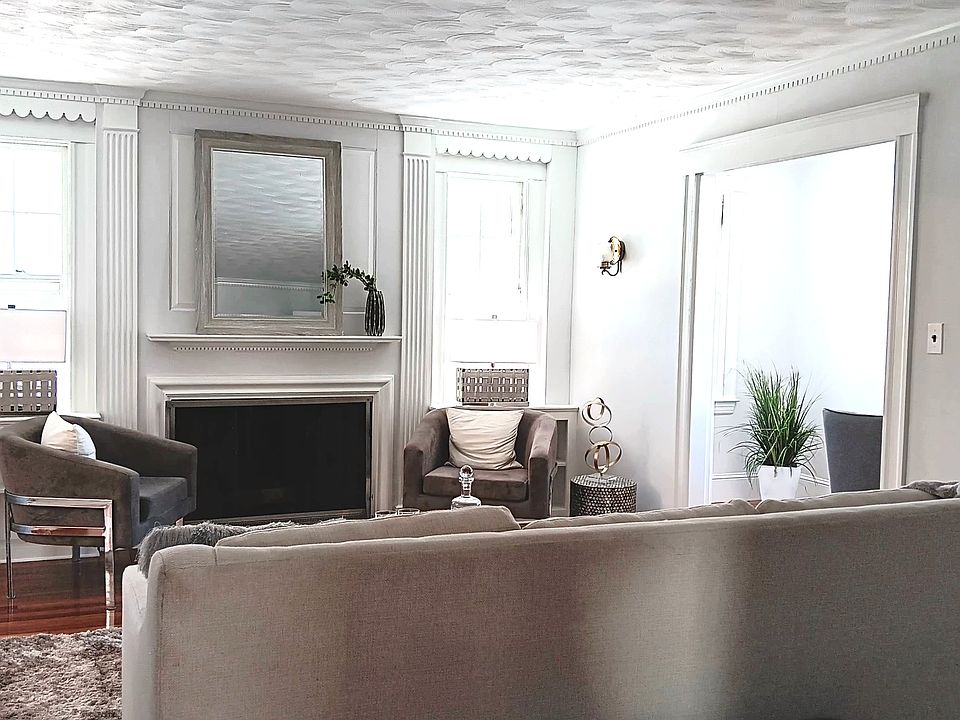 Livingroom facing FP