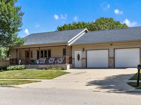 801 S 1st St, Marshall, MN 56258