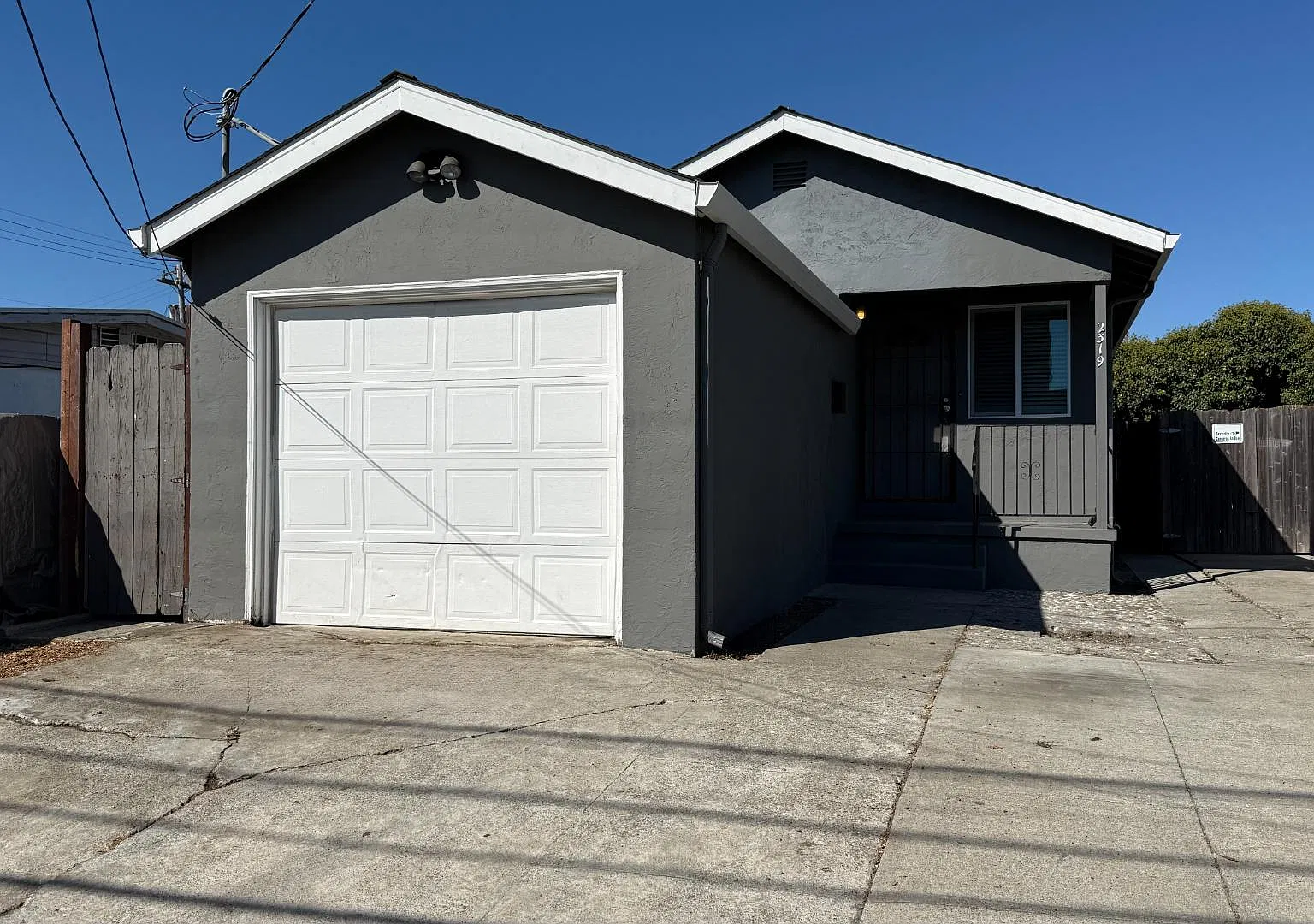 2319 Maricopa Ave — Photo 1
