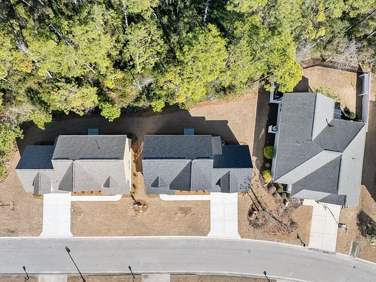 4772 Yellowood Dr — Photo 8