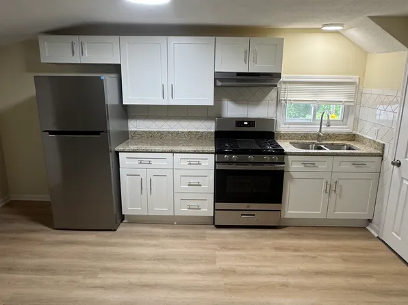 84 Blade St #4, Warwick, RI 02886