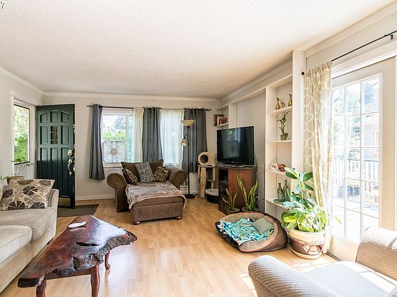 5th image of 14309 SE Laurie Ave