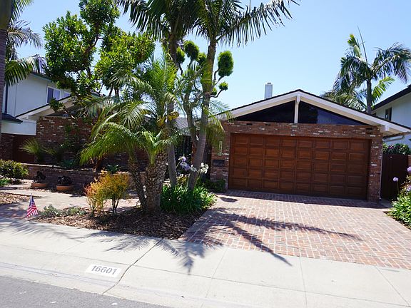 4th image of 16601 Melville Cir