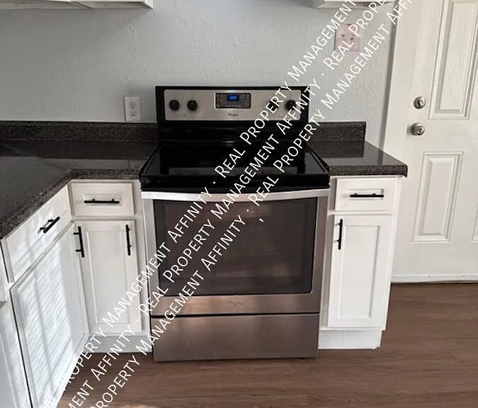 795 Roanoke Ave — Photo 7