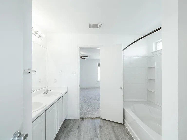 314 Phillips St — Photo 13
