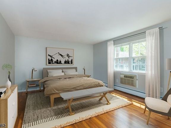 5th image of 320 South St APT 4I