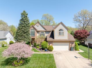 134 Garland Way, Waterford, MI 48327