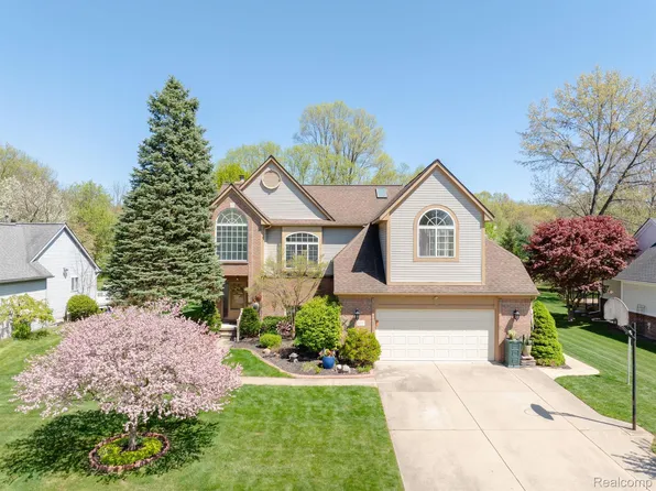 134 Garland Way, Waterford, MI 48327