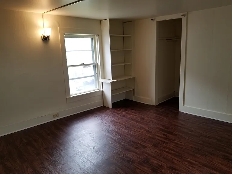 218 E Jackson St — Photo 13