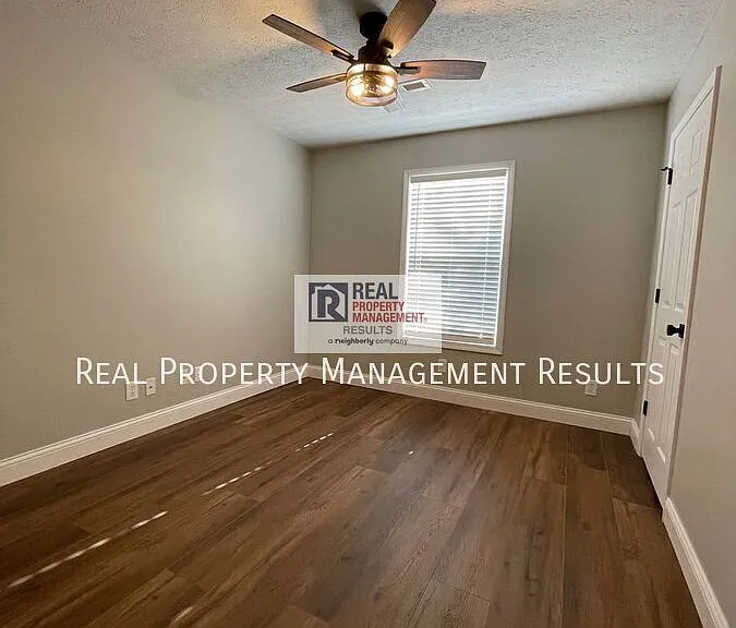 4800 Penrose Dr — Photo 9
