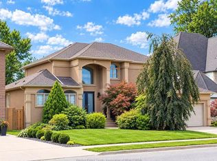 425 Country Club Dr, Windsor, ON N9G3G9