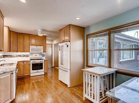4th image of 408 S Crestwood Ln