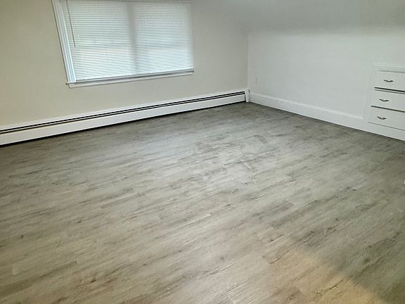 4th image of 39 Hillview Ave