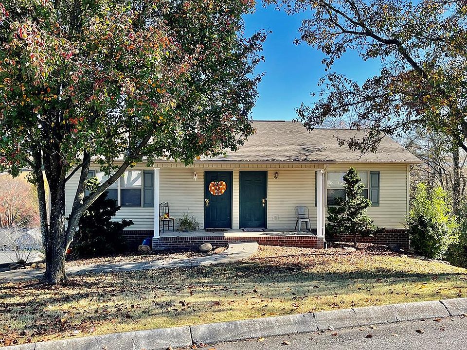 1st image of 304 Willow Greene Dr