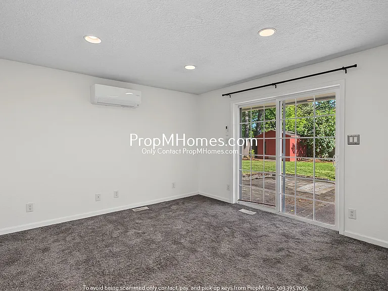 11908 SE 56th Ave — Photo 13