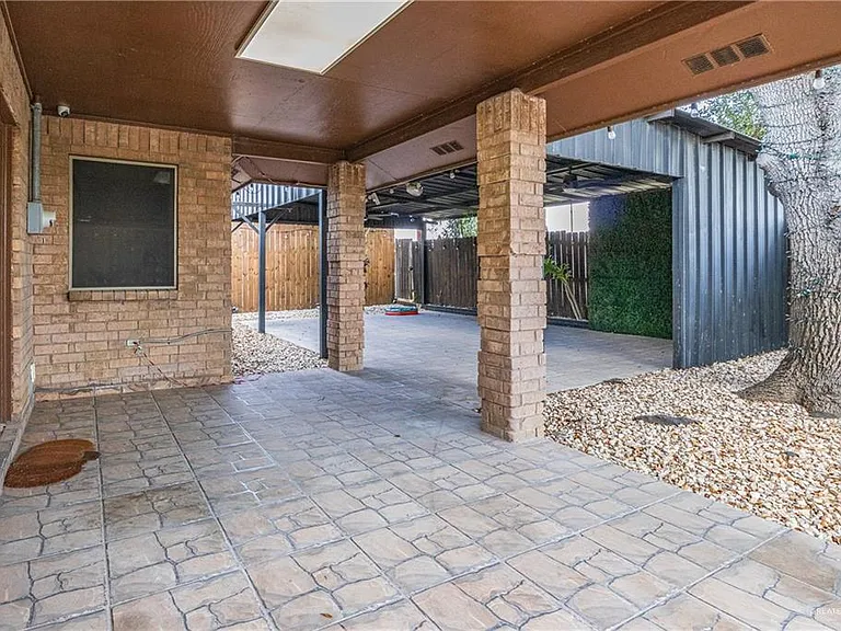 1709 Calle Tulipan — Photo 17