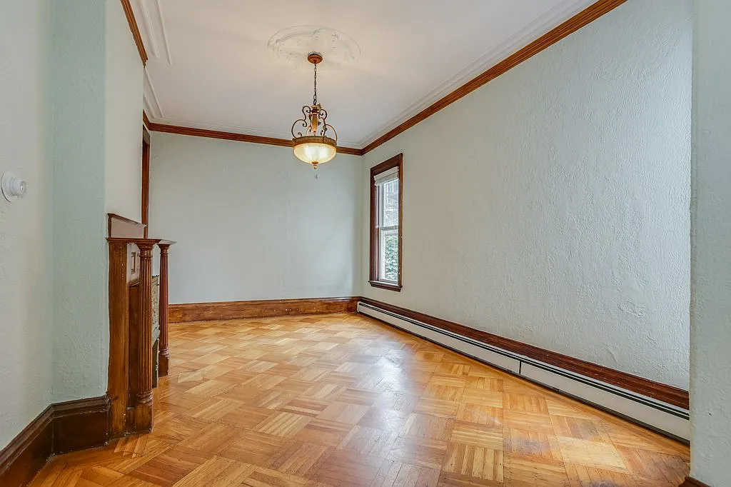 5 bed, 2.5 bath, 2500 sqft, $7,250 — Photo 4