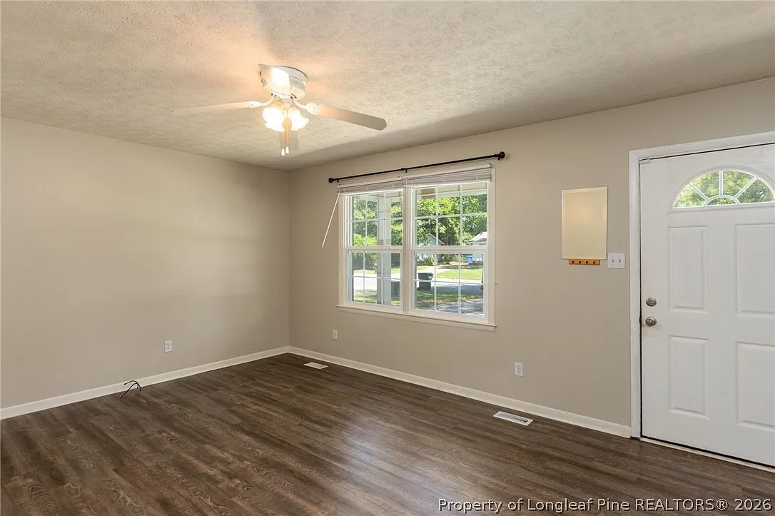 4 bed, 2.0 bath, 1492 sqft, $1,800 — Photo 3