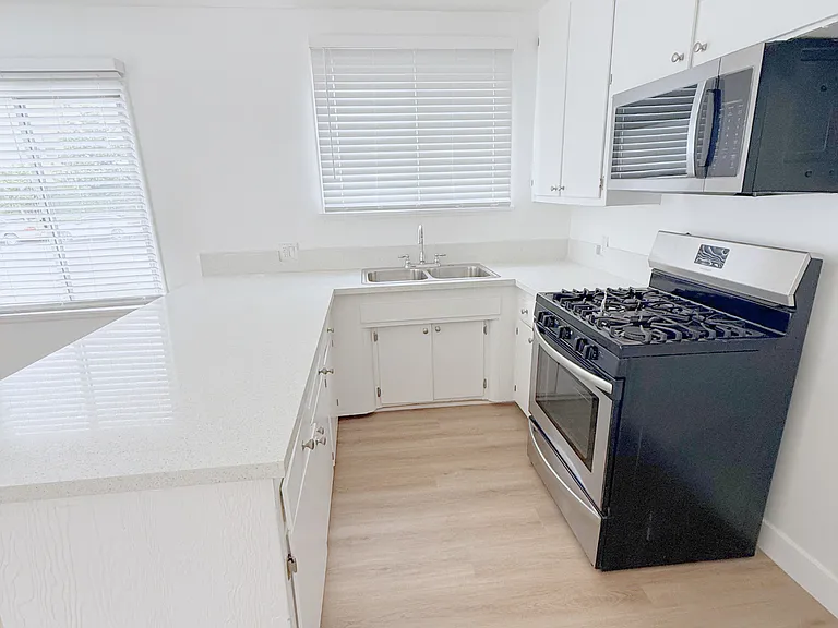 7228 Hazeltine Ave #1 — Photo 4