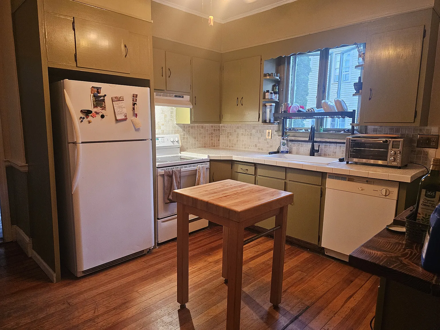 2 bed, 1060 sqft, $2,250 — Photo 3