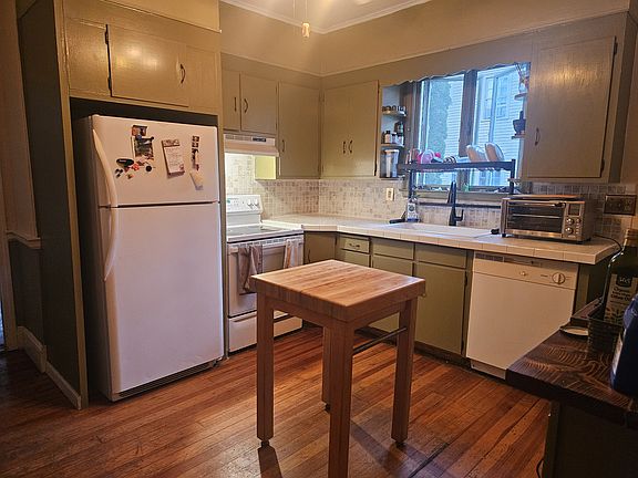 3rd image of 403 Main St #1
