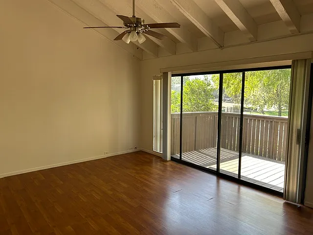 702 Woodside Ln #10 — Photo 3