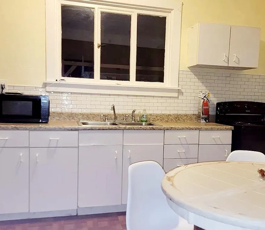 3 bed, $1,025 — Photo 3