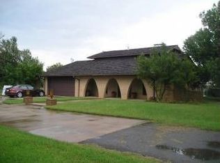 8251 Lake Rd, Ponca City, OK 74604