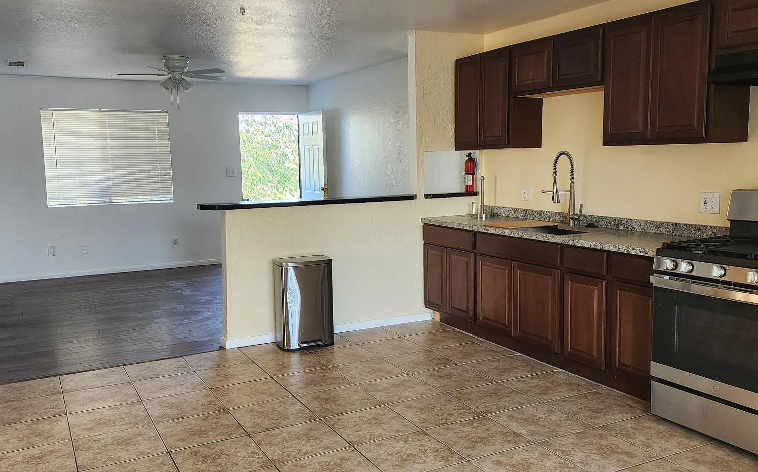 2 bed, 1069 sqft, $1,800 — Photo 4