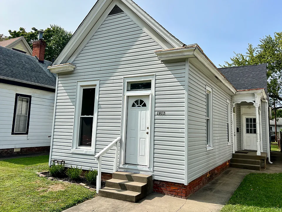 1813 E Elm St