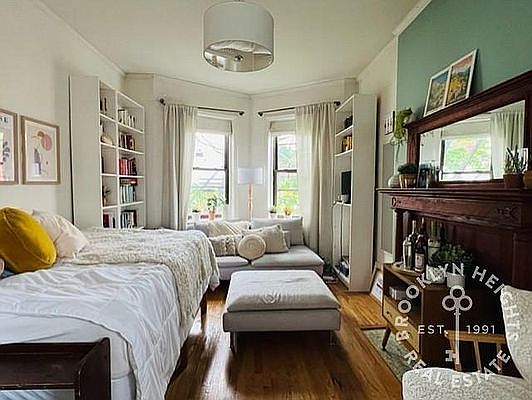 1st image of 8 Garden Pl APT 15