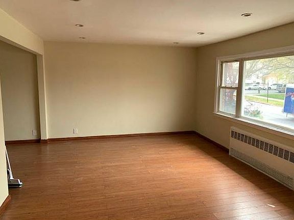 3rd image of 18 Avenue #1