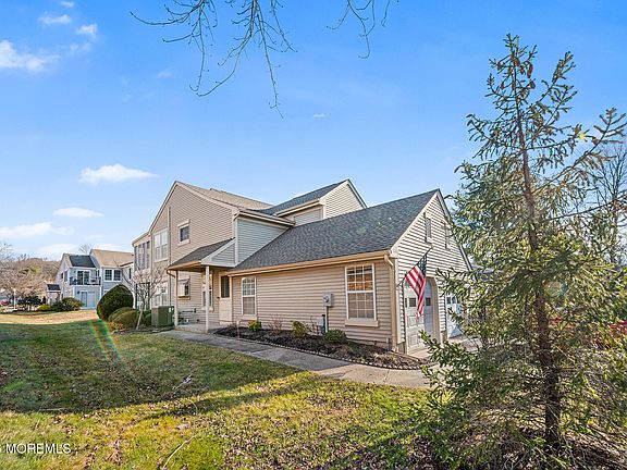 3rd image of 11 Rothwell Drive #11D