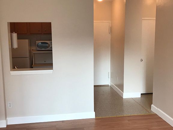4th image of 1021 Arlington Blvd #33