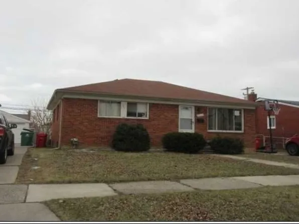 24644 Willowby Ave, Eastpointe, MI 48021