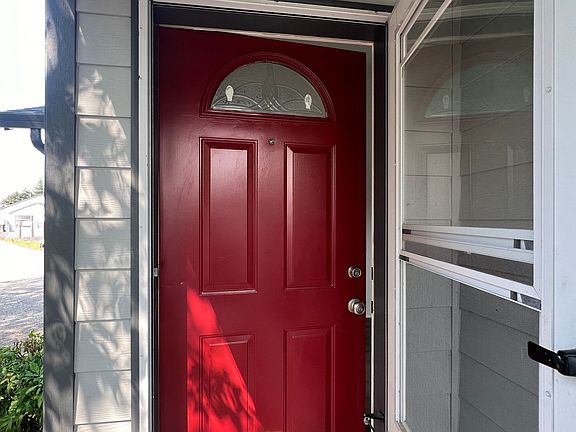 3rd image of 724 SE 135th Ct