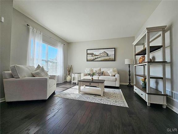 4th image of 1023 Lillian Ln