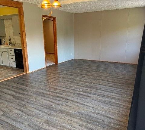 3rd image of 221 Lucinda St