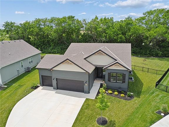 4th image of 308 Woodview Dr