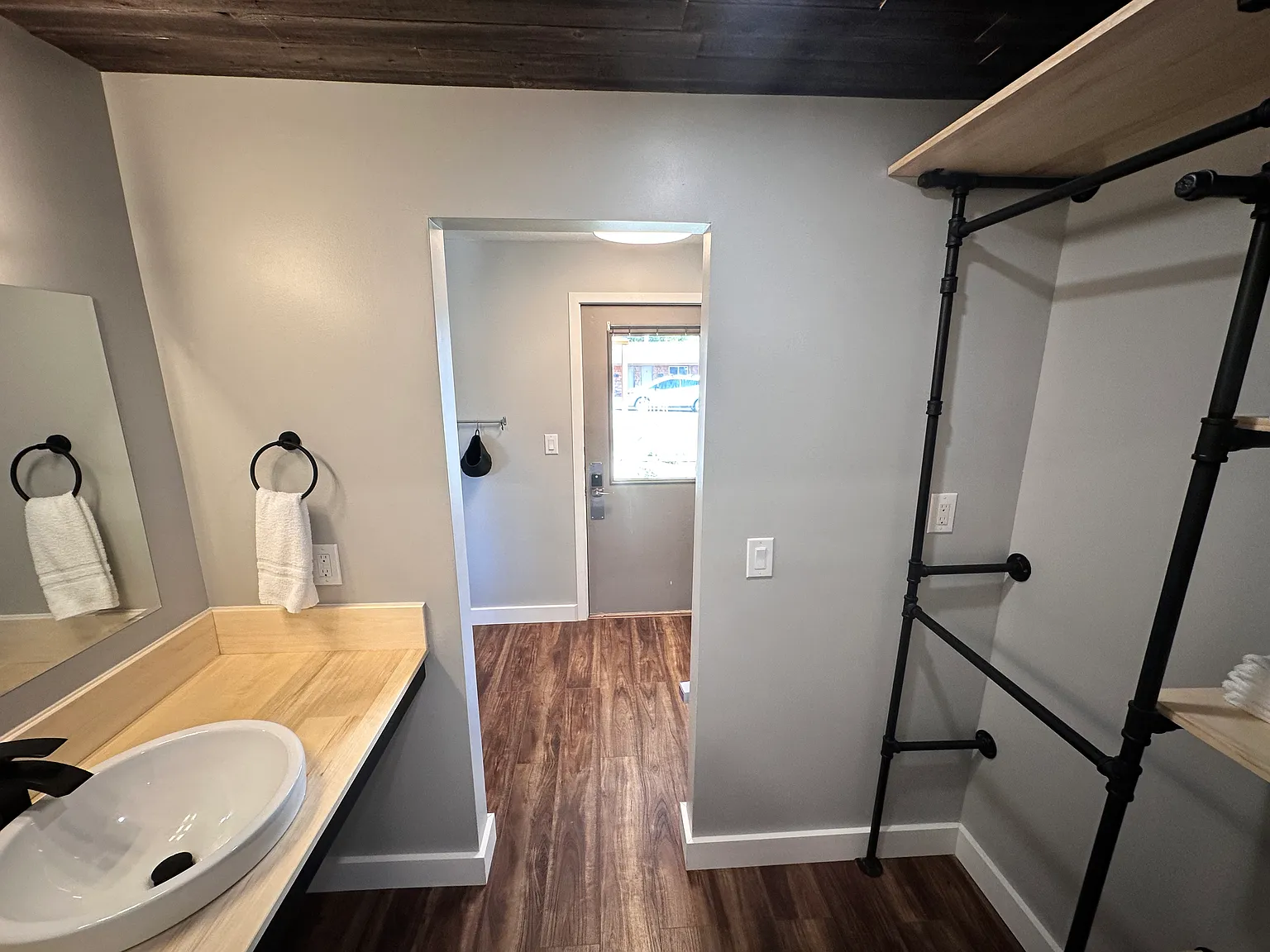 1 bed, 900 sqft, $1,495 — Photo 3