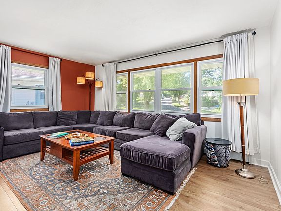 5th image of 1011 Bay Ridge Rd