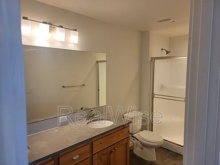 170 NW 30th St — Photo 12