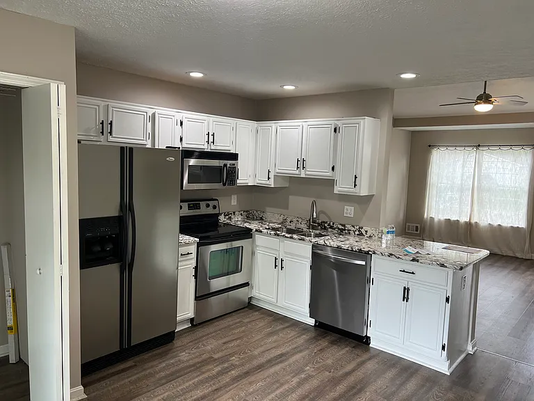 506 Old Harrods Creek Rd — Photo 5