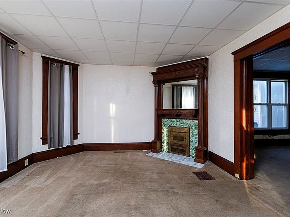5th image of 113 E 4th St