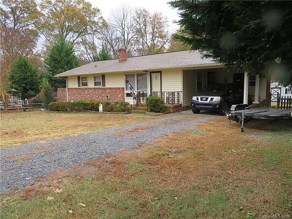 3rd image of 2442 Oakwood Cir